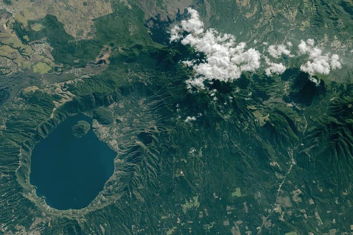 Coatepeque Gölü - NASA Bilimi