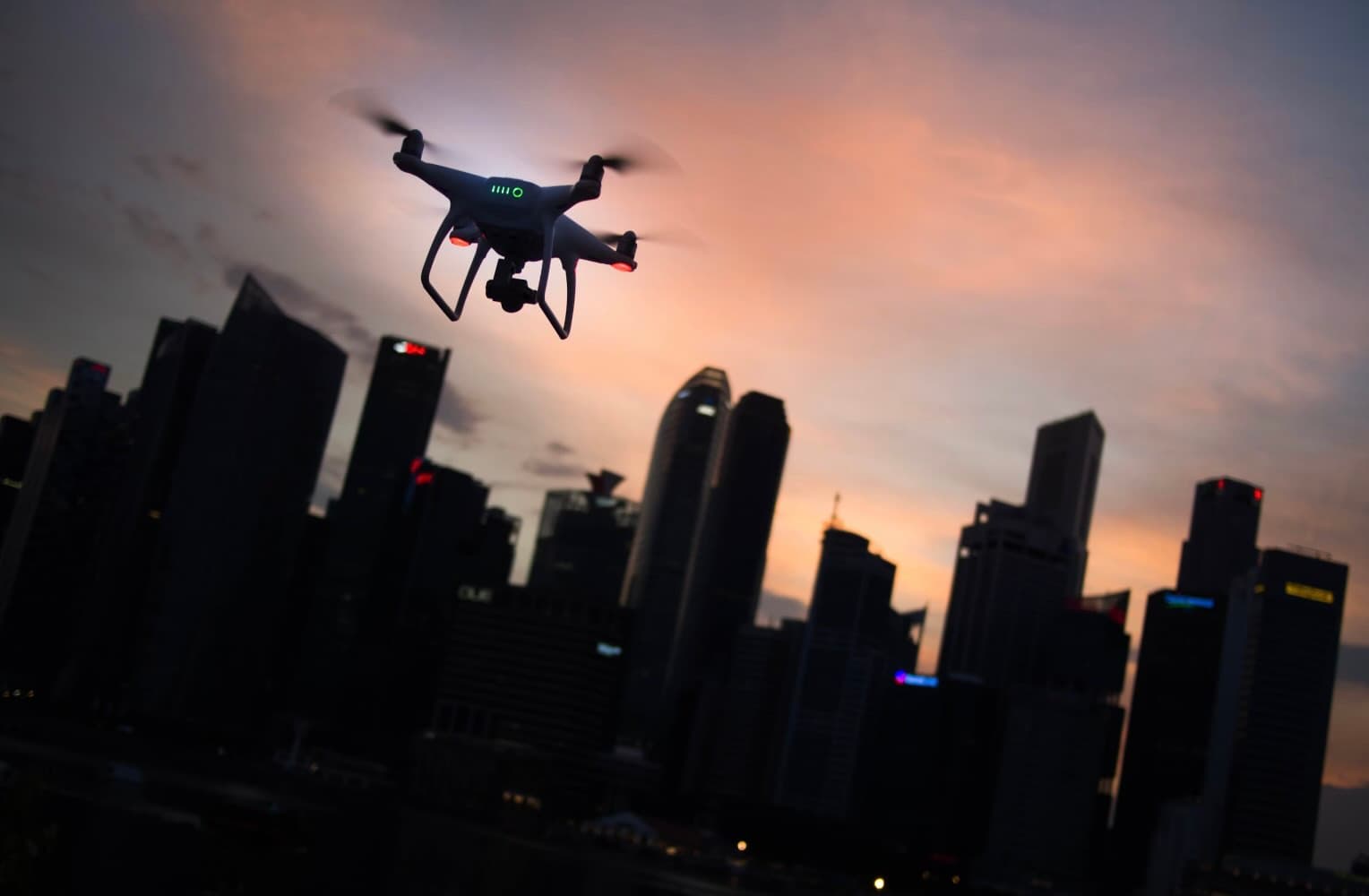 Gizemli drone saldırıları, 3.000 yaşındaki bir 'kaza' ve yapay zeka ile çatışma konusundaki endişeler