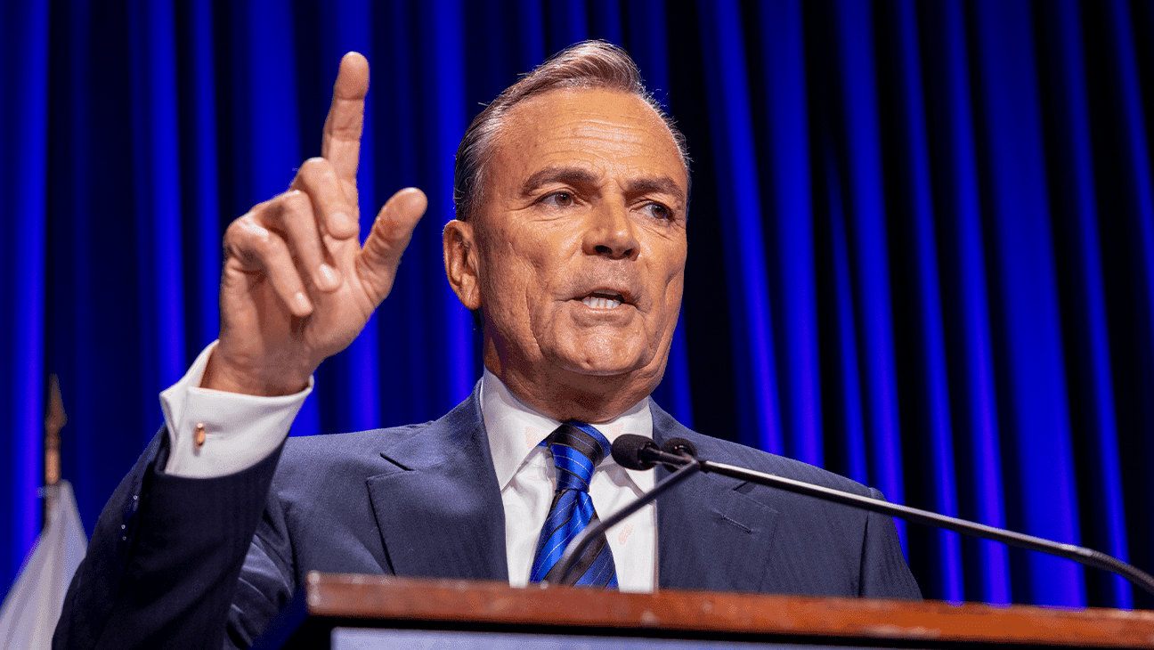 Küçük işletmelere yardım etmek için California ekibinden Rick Caruso ve Banc