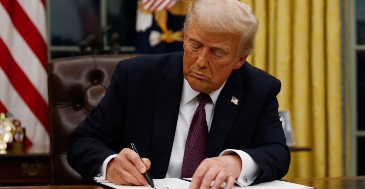 Trump, H-1B vizelerinin yılda 100.000 dolara mal olacağını duyurdu
