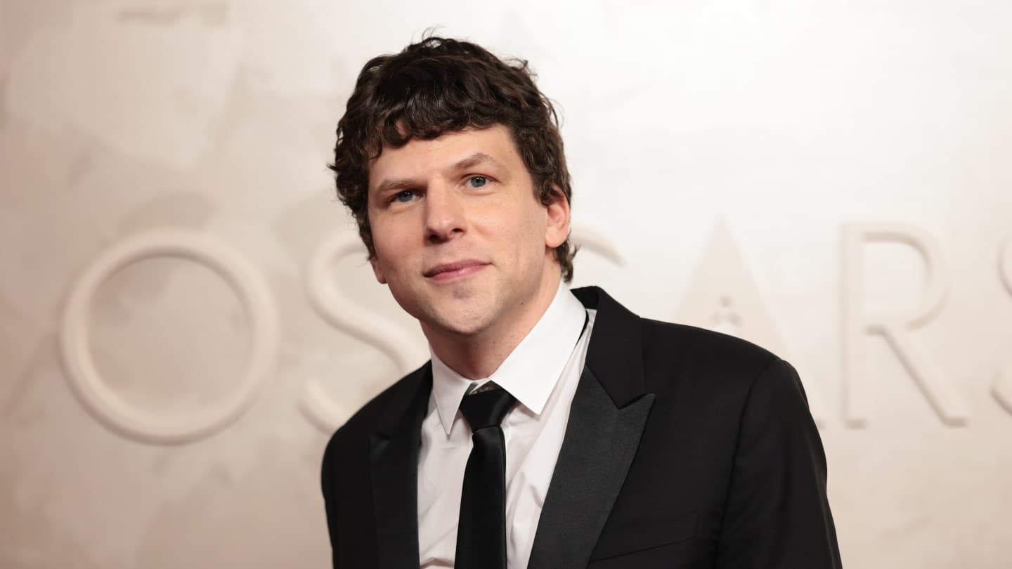 Jesse Eisenberg Bir Yabancıya Böbreğini Bağışlıyor