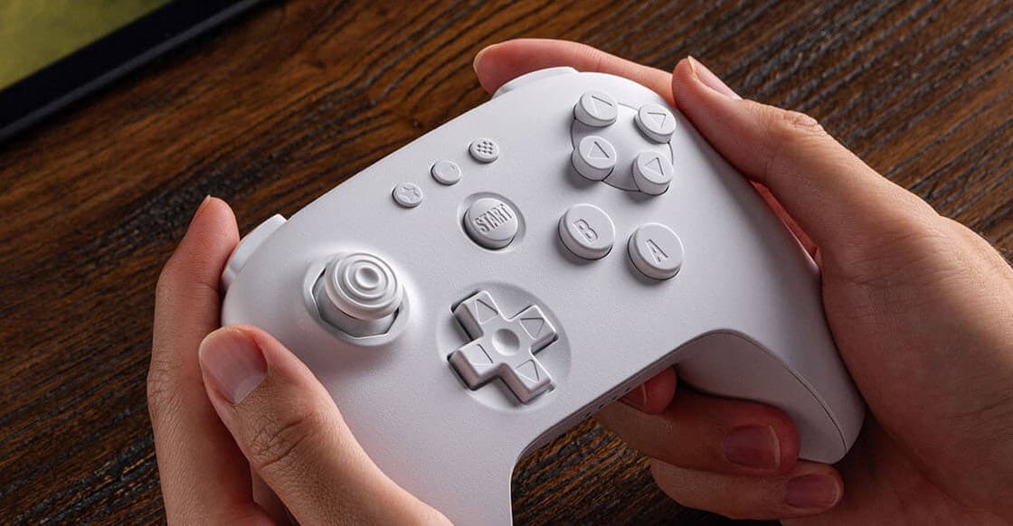 8bitdo'nun Nintendo 64 kontrolörünün kablosuz versiyonu artık mevcut