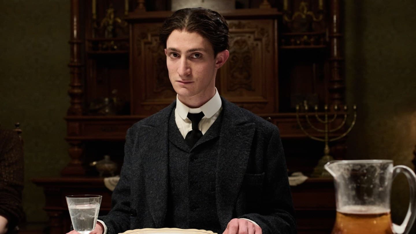 Angelina Jolie Filmi, San Sebastian Film Fest için Franz Kafka Biopic Seti