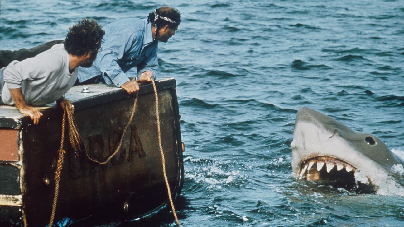 Gişe: 'Silahlar' Sessiz İşçi Bayramı'nı 12,8 milyon dolar, 'Jaws' Beats 'ile çaldı,' 'The Roses'