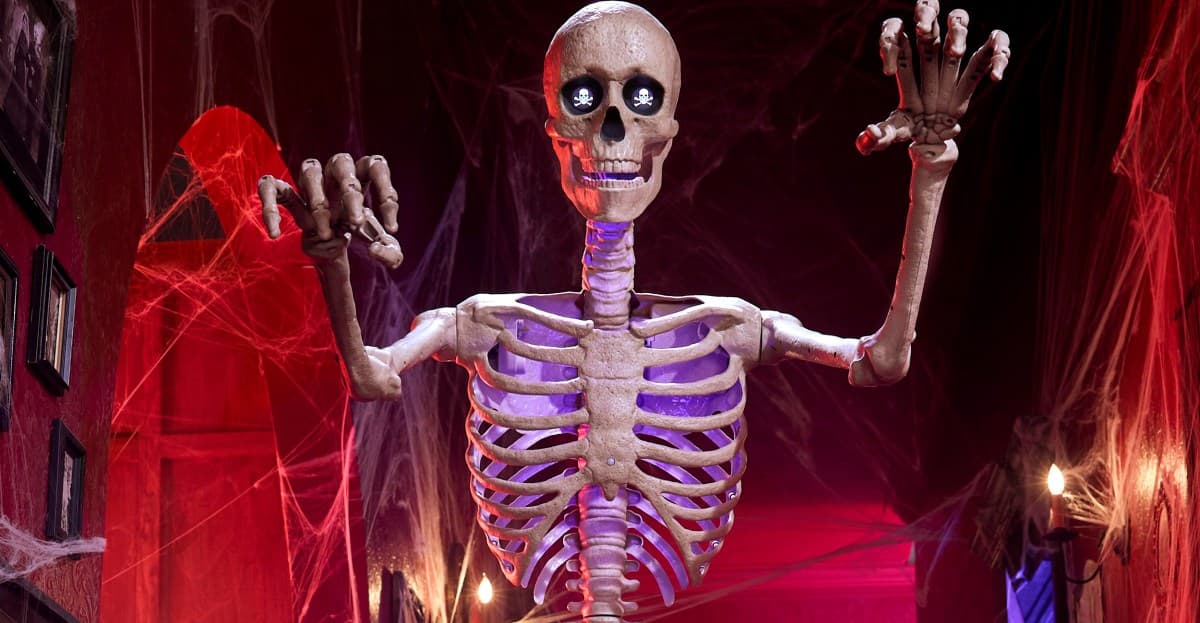 Home Depot'un yeni Ultra Skelly dekorasyonu bir uygulama aracılığıyla kontrol edilebilir