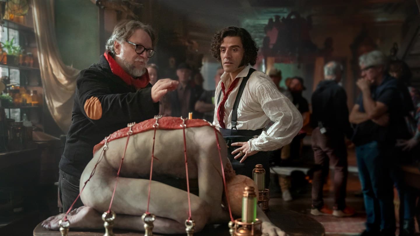 Yapımcı J. Miles Dale, Guillermo del Toro'nun 'Frankenstein'