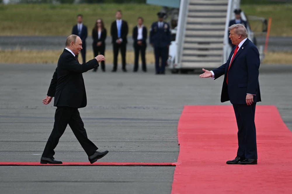 ABD Rus delegasyonu için kırmızı halıyı çıkarıyor