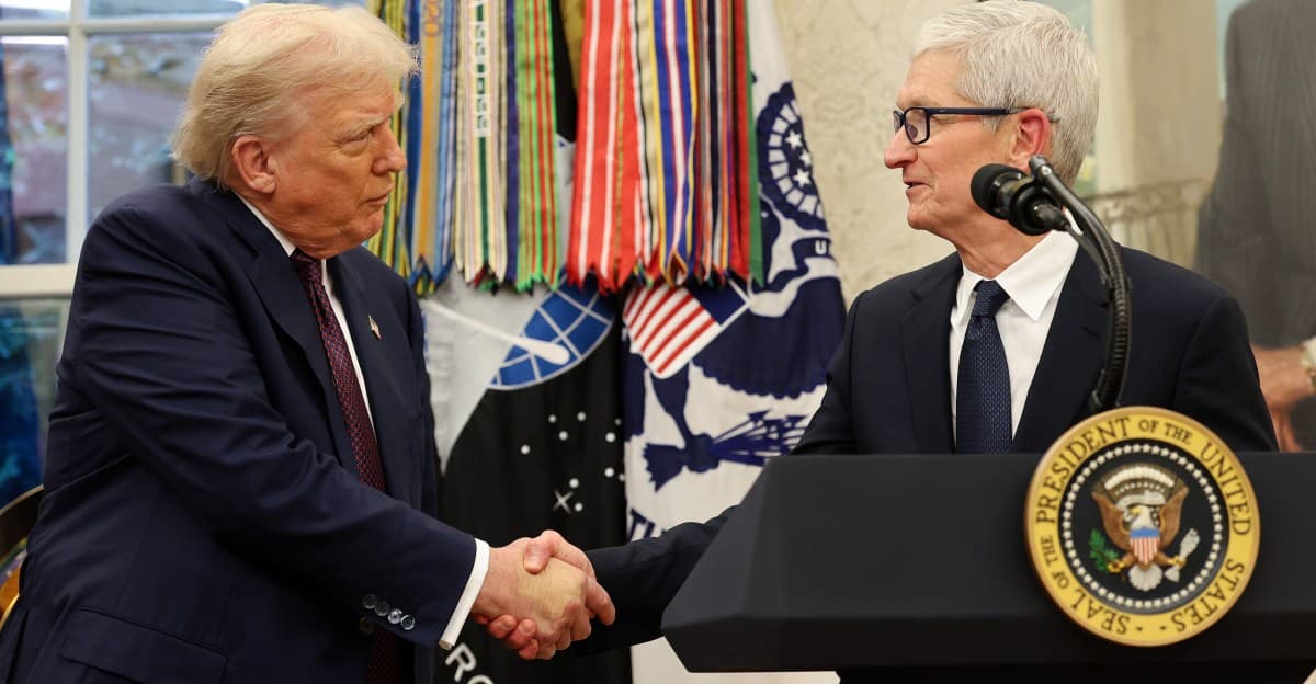 Apple, Donald Trump'ın baskısından sonra 100 milyar dolarlık ABD üretim planını duyurdu