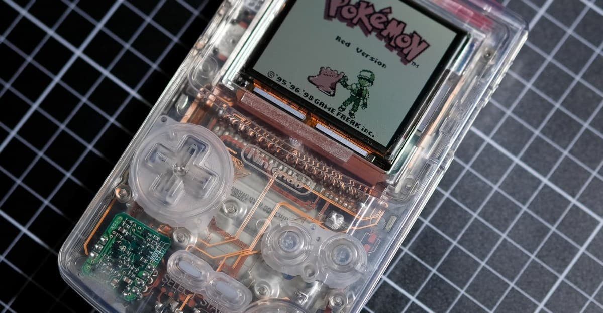 Bu See-Thru Game Boy bir sanat eseri-çünkü şeffaf bir devre tahtası tasarladı