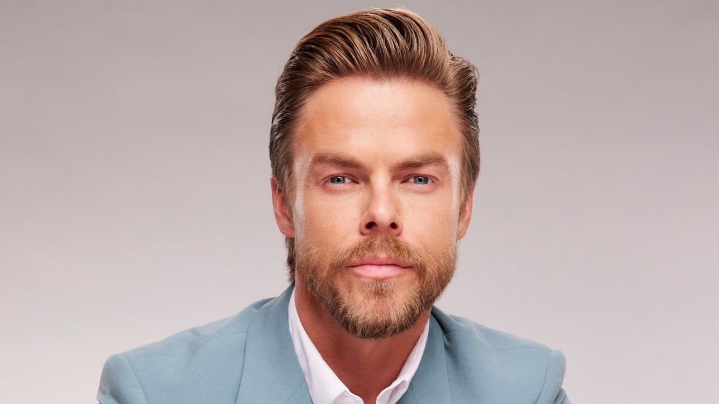 Derek Hough 'Extra' yeni ev sahibi adını verdi