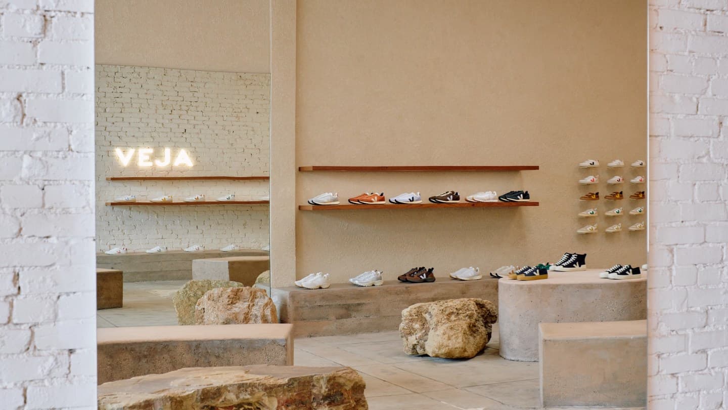 Fransız Ayakkabı Markası Veja Venice Beach'teki First West Coast mağazasını açar