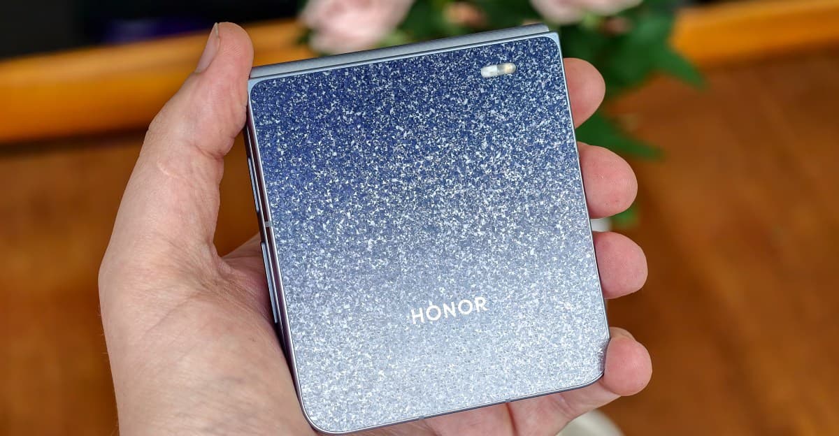 Honor'un yeni flip telefonu Jimmy Choos'unuzla gidecek