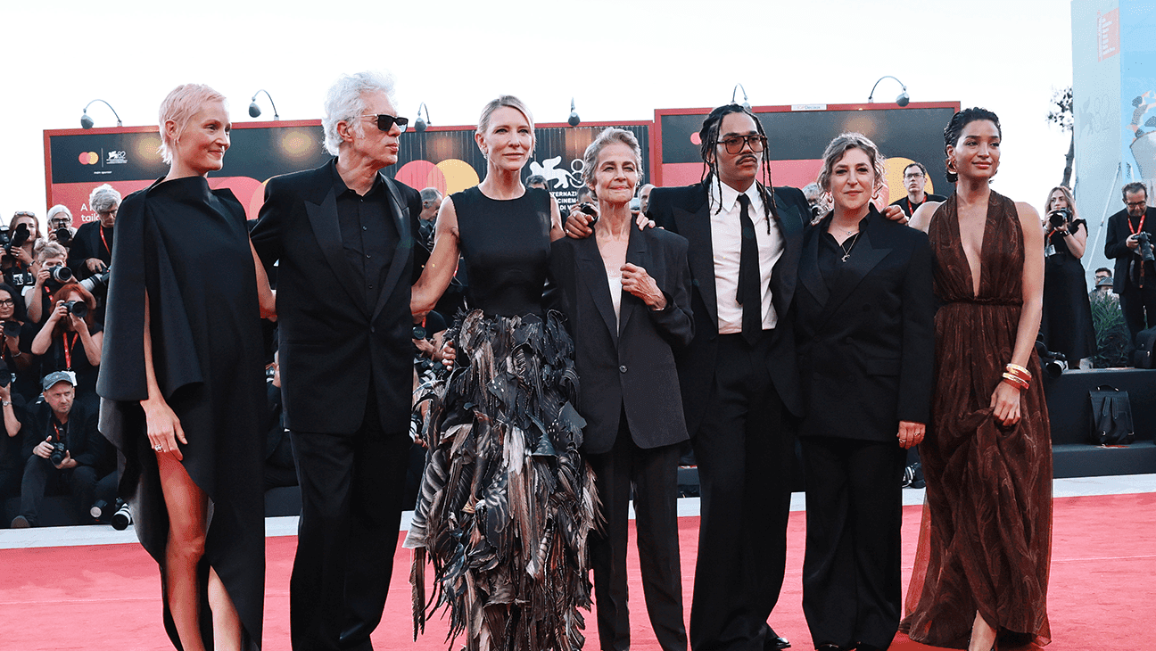 Jim Jarmusch'un Babası Anne Kardeş Kardeşim Sıcak Kucaklanıyor