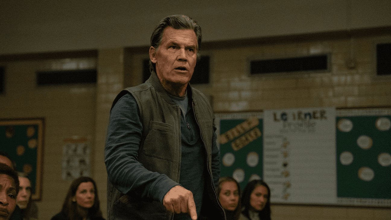 Josh Brolin, silahların flamalardaki 'sıkıcı' içeriğe cevap verdiğini söylüyor