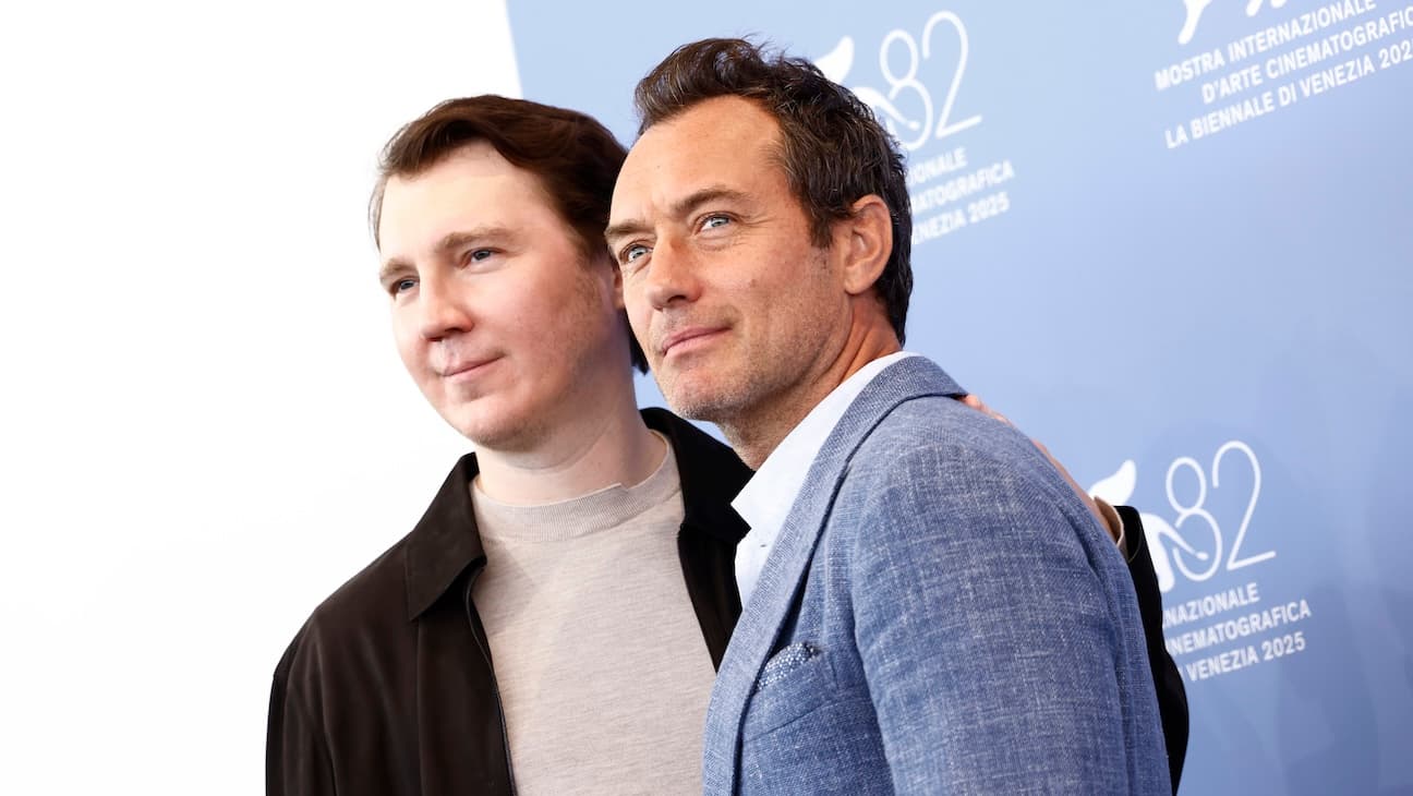 Jude Law "Judo öğrendi" ama Vladimir Putin'i Venedik'in gerilim filminde oynadığı için "yansımalardan korkmadı" 'Kremlin Büyücüsü'