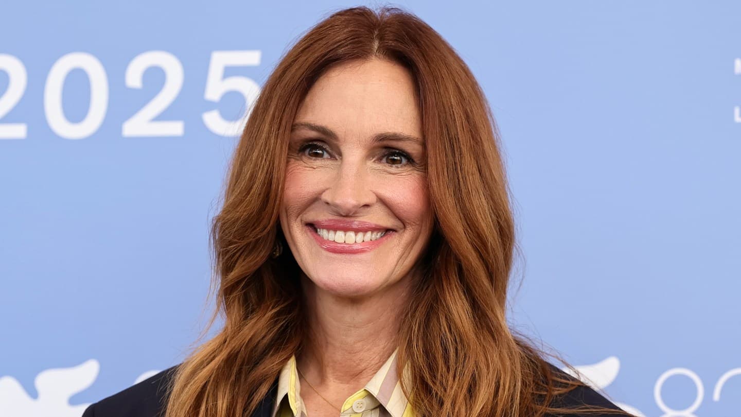 Julia Roberts, Versace'den Dario Vitale'in ilk parçalarını piyasaya sürdü