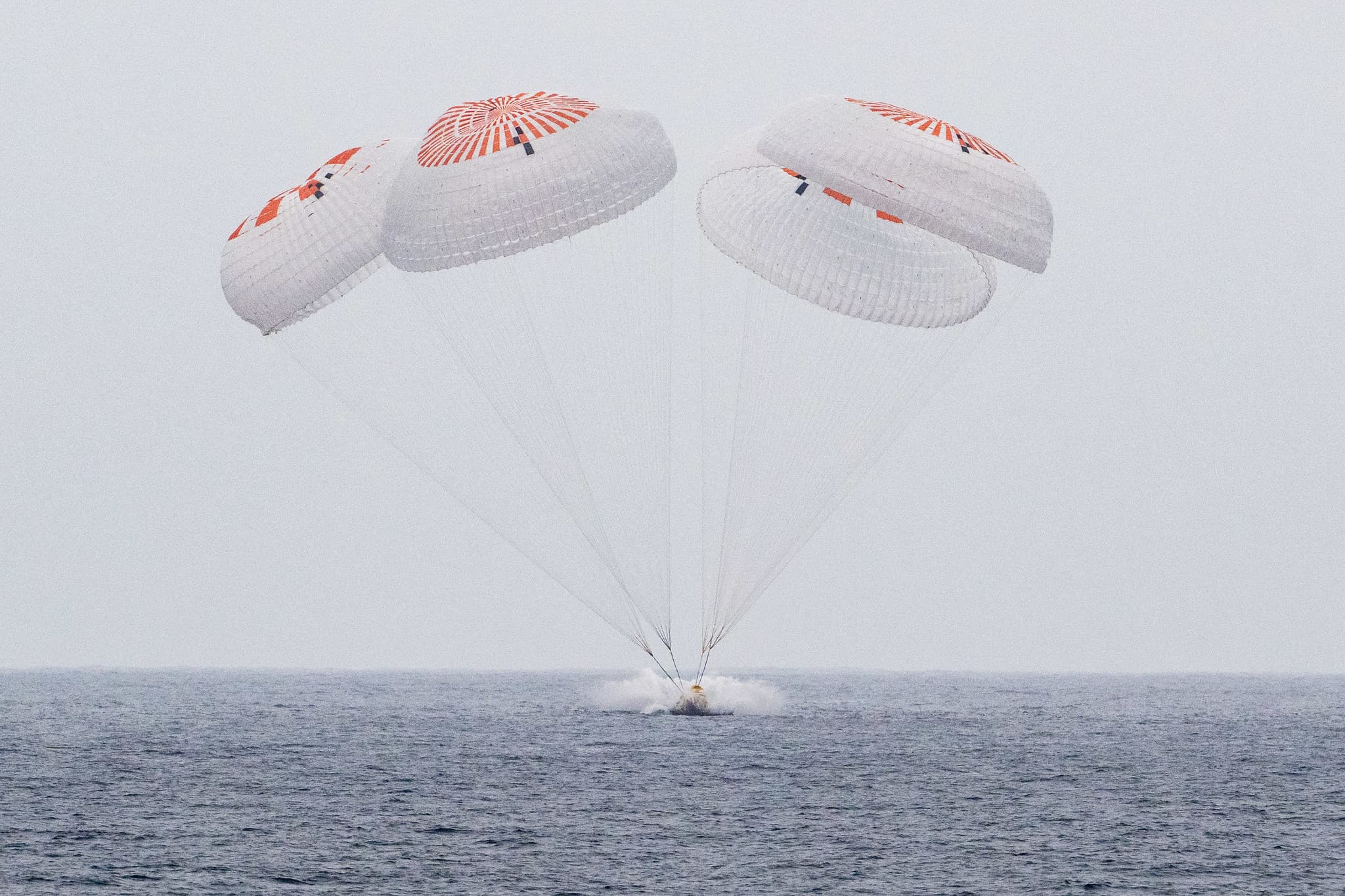 NASA'nın SpaceX Crew-10 Misyonu Geri Dönüyor, Kaliforniya'dan Düşüyor