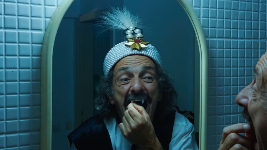Radu Jude's Racy ve Arton Arthouse Vampir Fiske