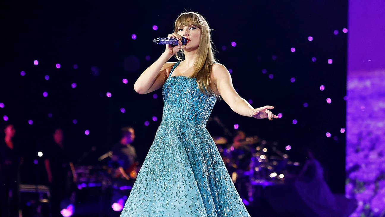 Taylor Swift 'Seth Meyers ile Gece Geç Gezine' yöneldi.