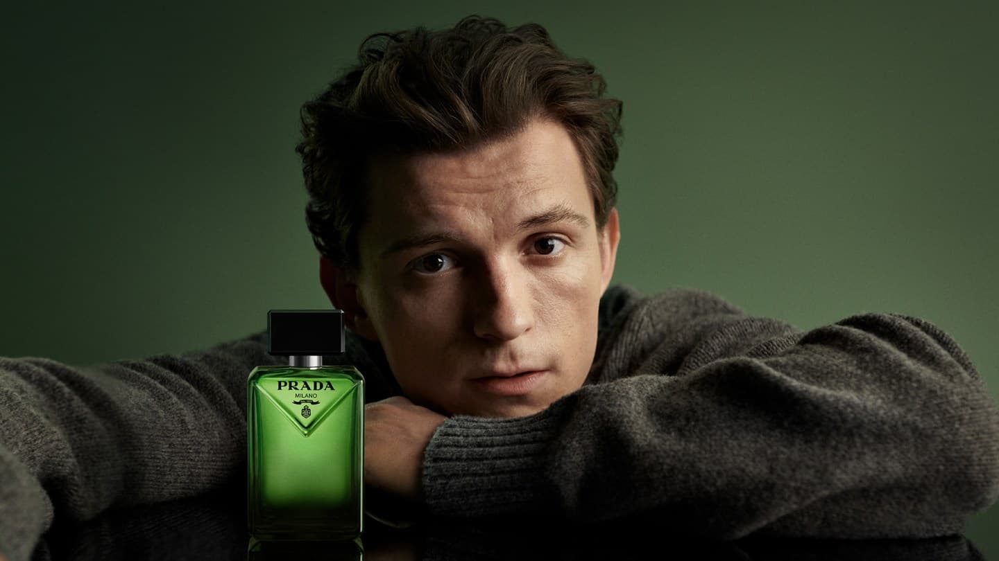 Tom Holland, paradigme kokusunun yüzü olarak PRADA ortaklığı topraklar