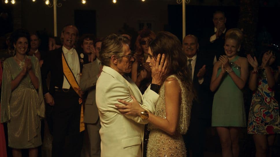 Willem Dafoe, 'Doğum Günü Partisi' film milyarder, çıplak