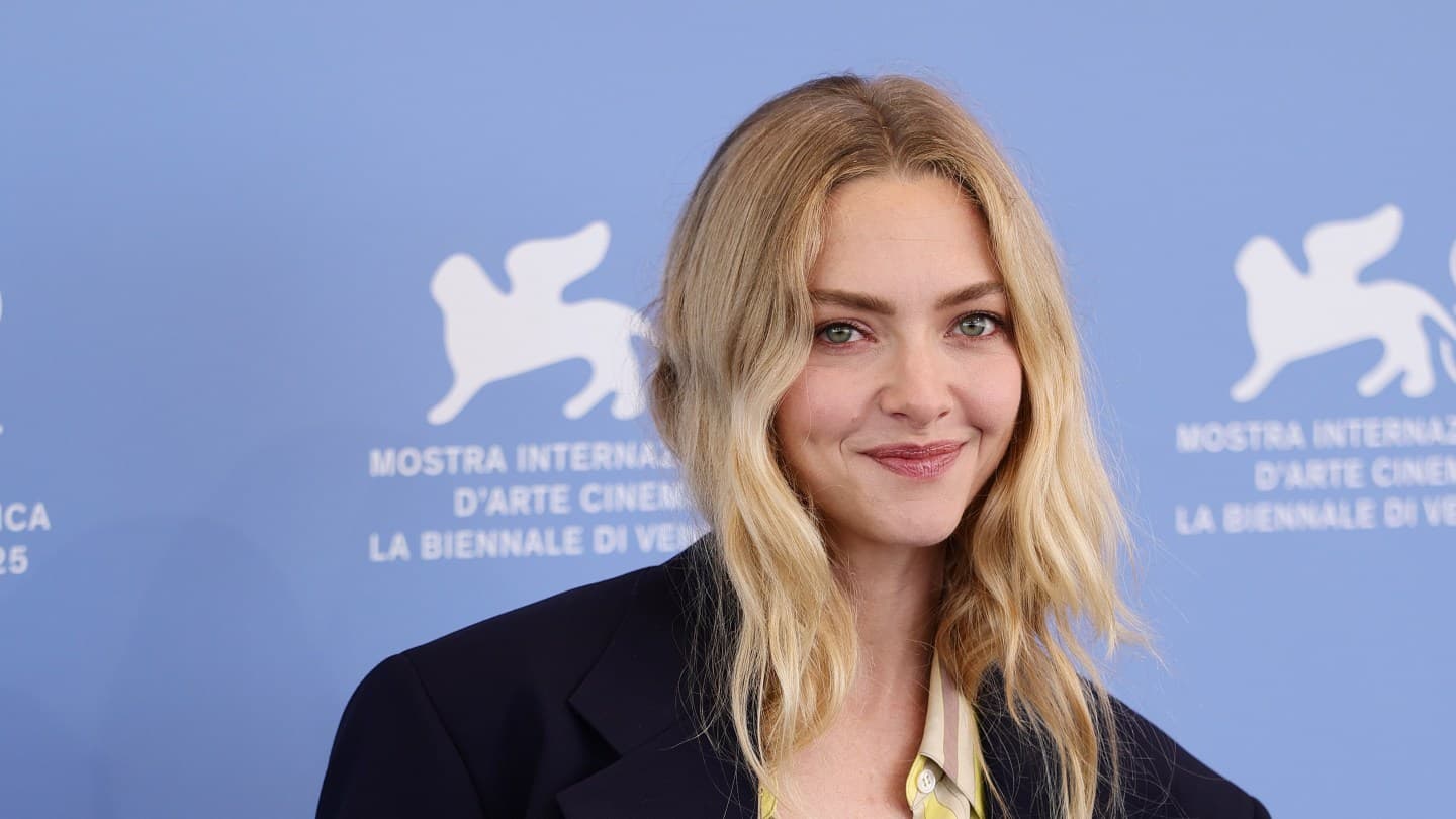 Amanda Seyfried, Julia Roberts'ın Versace Venedik Kırmızı Halı Borçları