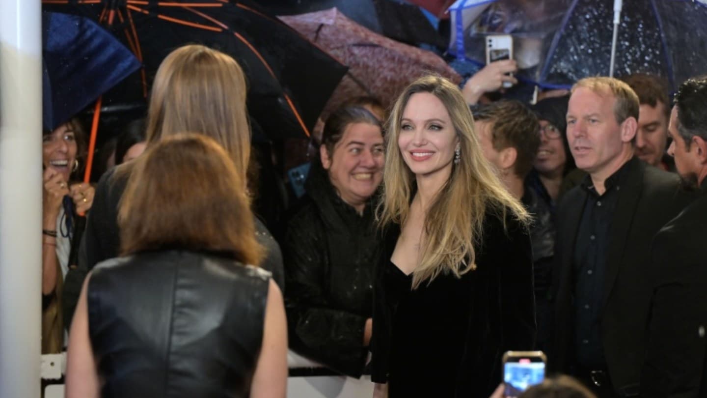 Angelina Jolie, Louis Garrel San Sebastian'ın 'Couture' galasında