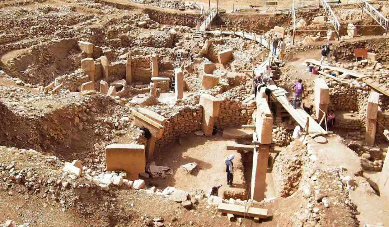 Arkeologlar, Türkiye'de Göbekli Tepe'nin ünlü tapınak alanından önce gelebilecek eski bir siteyi ortaya çıkardılar.