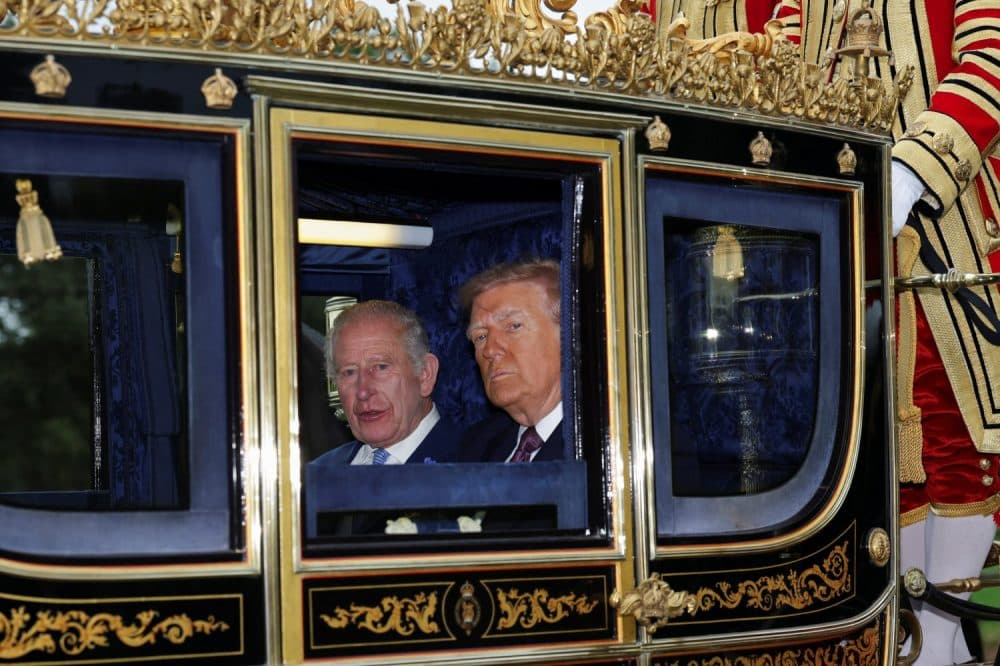 Bir hükümdar gibi, Trump da antlaşmalar yapma gücünü ele geçirdi