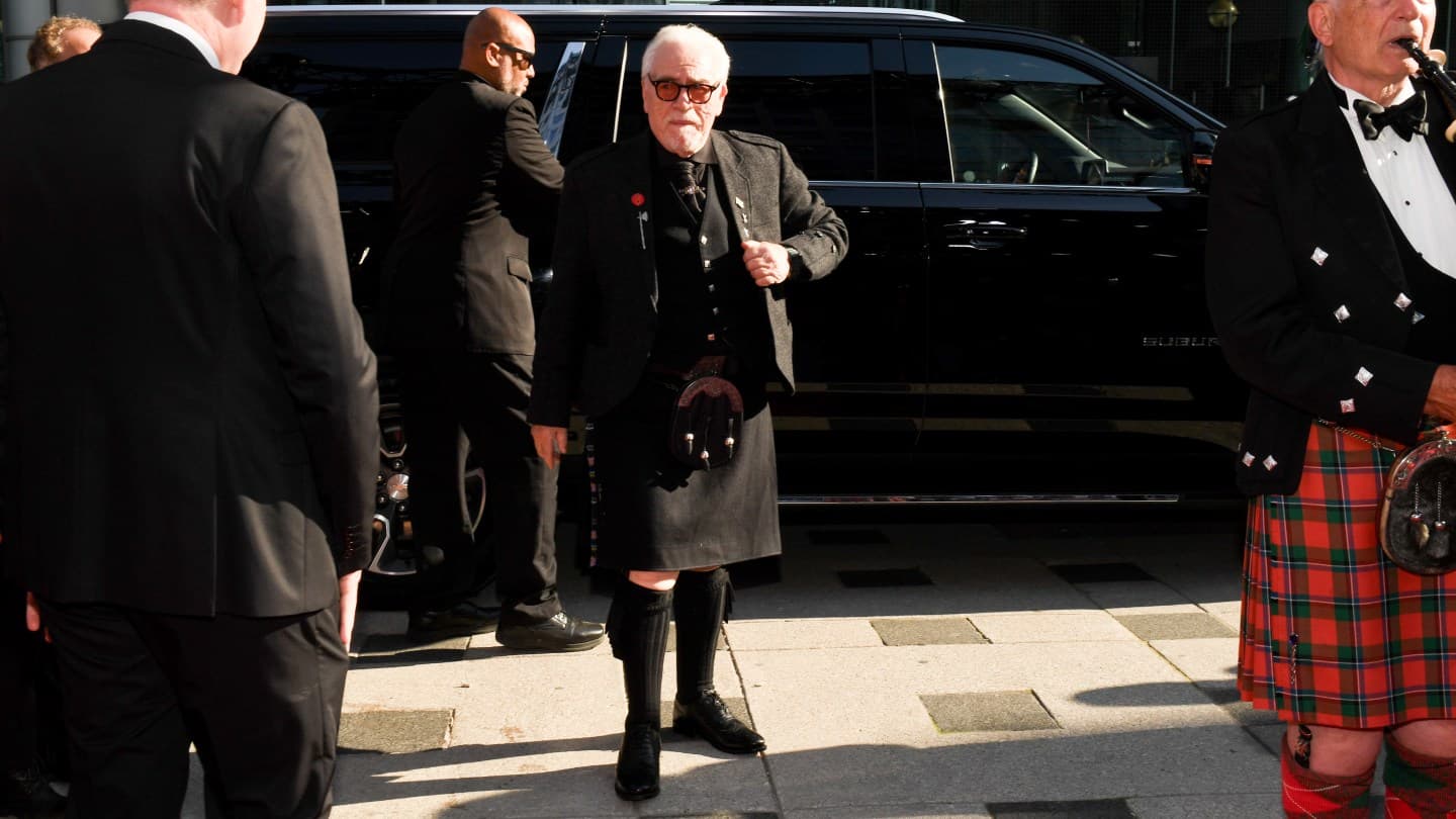 Brian Cox, Toronto Prömiyerinde Kilt Gardırop Arızası Mücadele