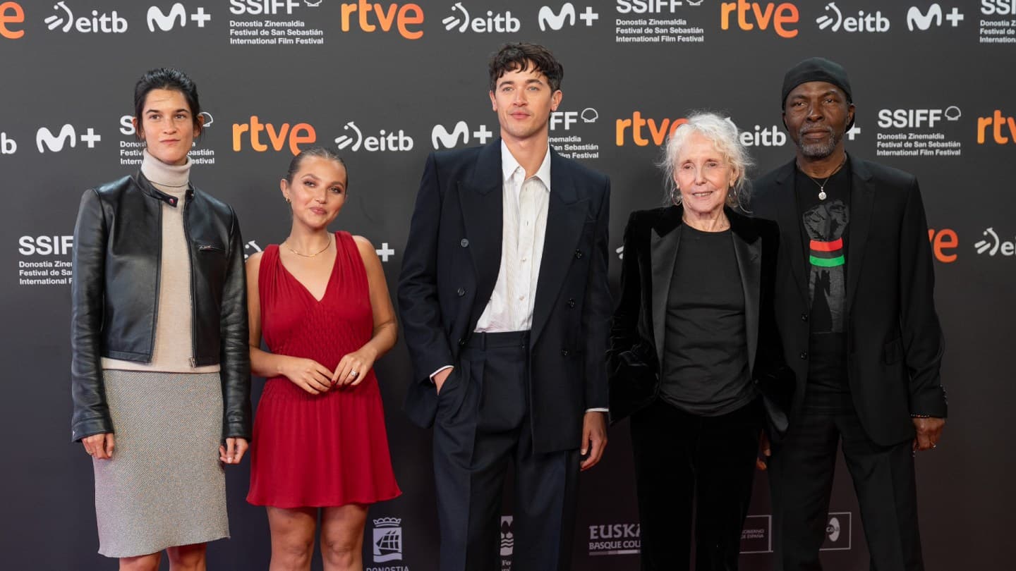 Claire Denis, Tom Blyth prömiyeri San Sebastian'daki 'Çit'