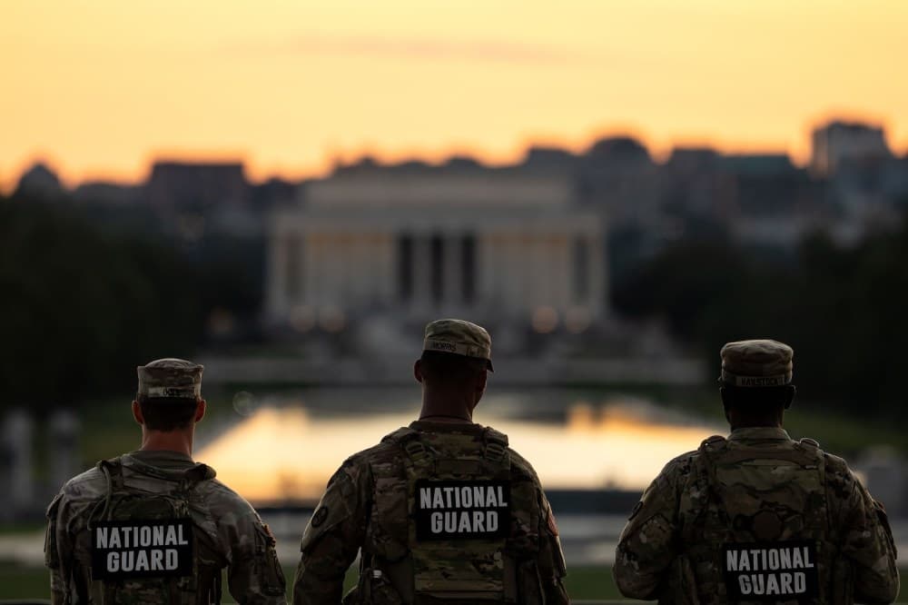 Demokratlar Trump'ın militarize ve otoriter suçla savaşmalı