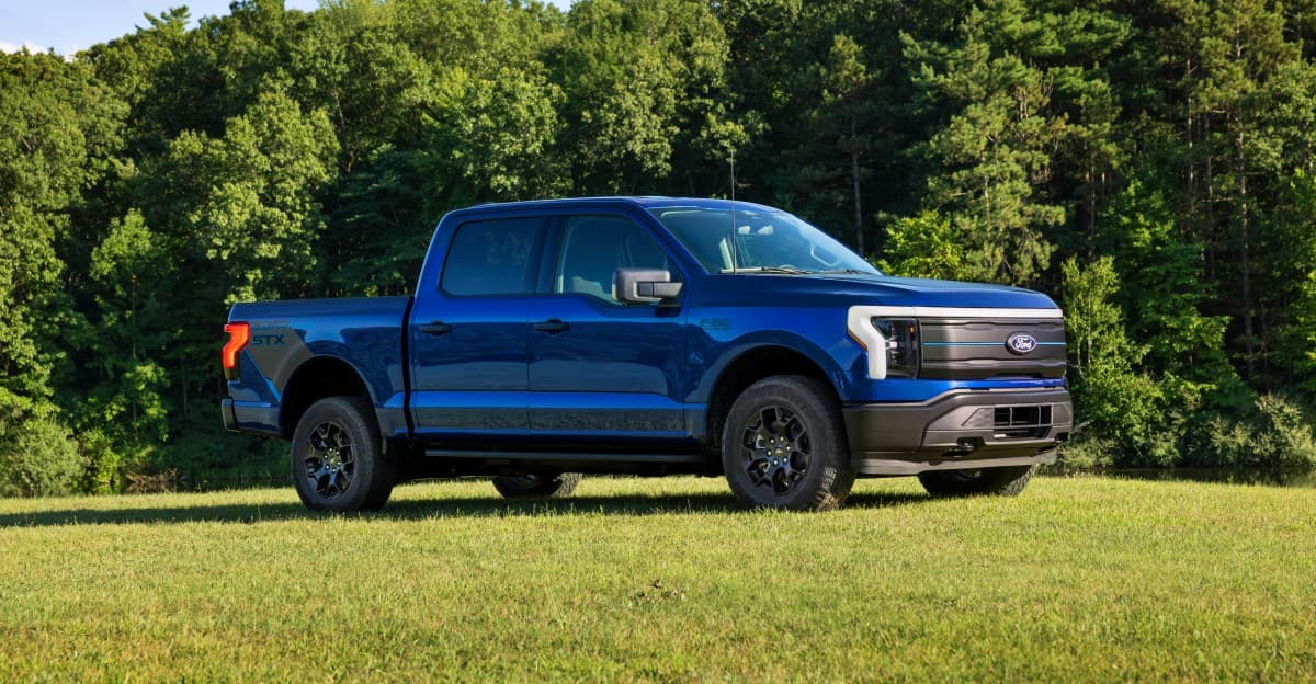Ford, XLT trimini değiştirmek için F-150 Lightning STX'i tanıtıyor