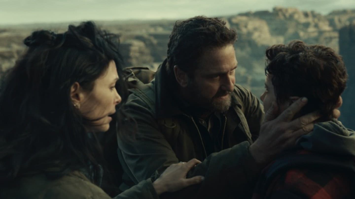 Gerard Butler daha fazla göktaşını atlatıyor