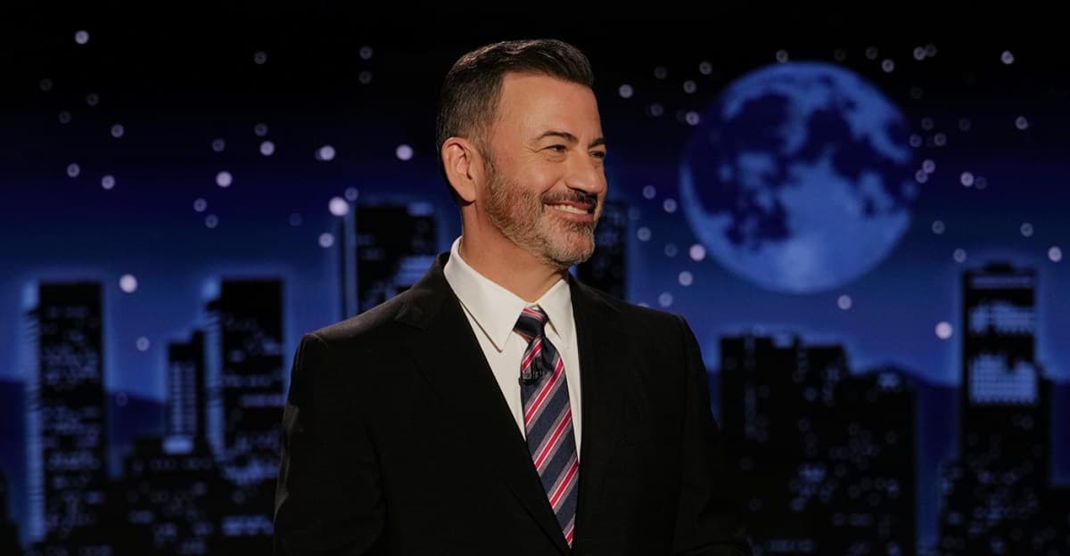 Kimmel, FCC Sandalyesi Brendan Carr ile alay etmek için televizyona döner
