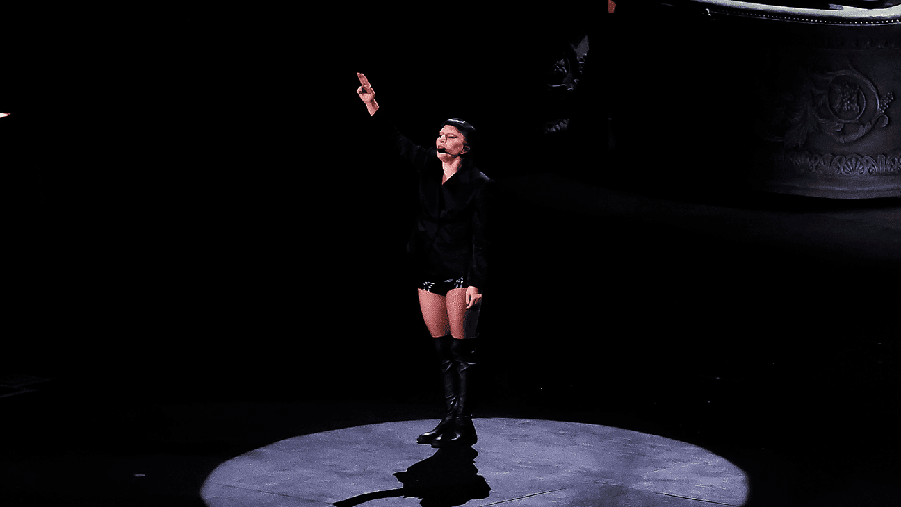 Lady Gaga 'son derece gergin' ses nedeniyle Miami konserini iptal ediyor
