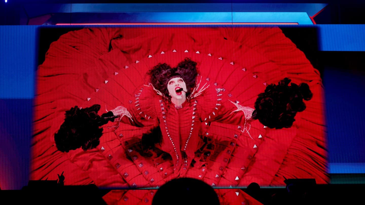 Lady Gaga'nın 2025 MTV VMA'sunda Ölü Dans Abracadabra'yı yapmasını izleyin