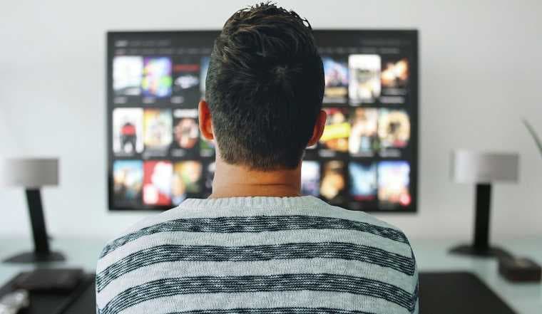 Rica ederim, kanepe patates. Aşırı izleme TV aslında sizin için iyidir