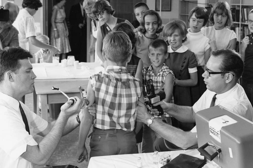 Robert F. Kennedy Jr.'ın amcası John F. Kennedy, aşıları imza sorunu yaptı