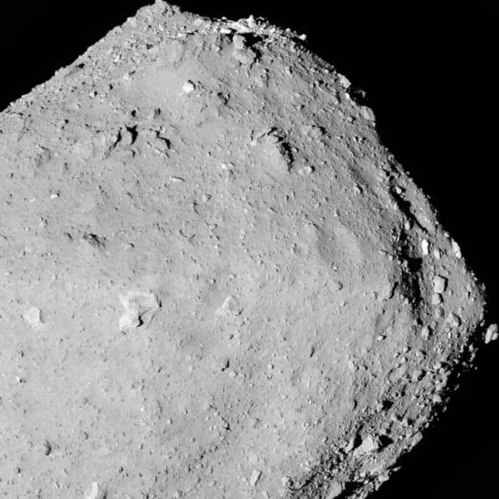 Ryugu asteroid keşfi gezegenimizdeki suyun kökenlerini “bizi yeniden düşünmeye zorlar”
