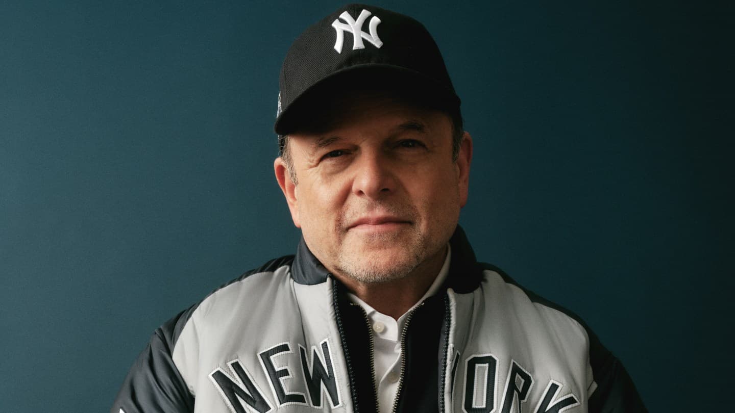 'Seinfeld' yıldızı Jason Alexander Modeller Kith için New York Yankees Hattı
