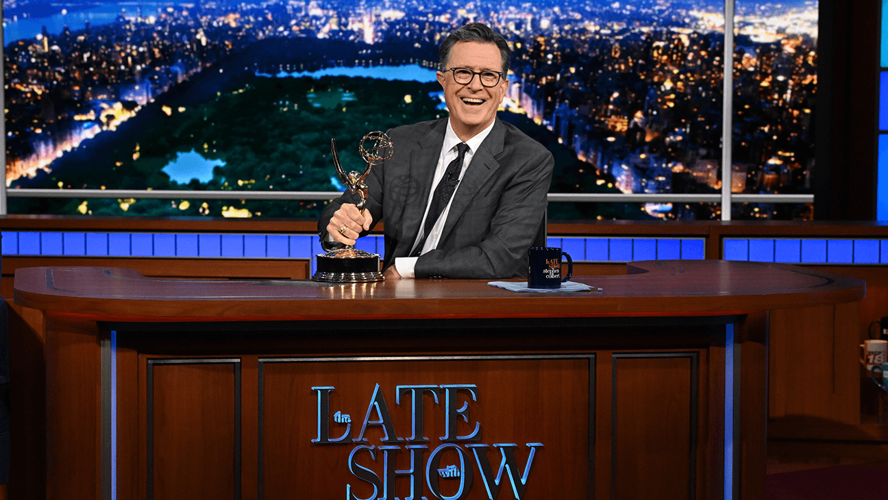 Stephen Colbert Jabs, Trump'ın Emmys eksikliğinden sonra 'Late Show' Win