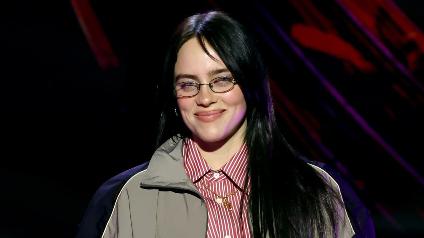 Billie Eilish Limited Edition Mitchell ve Ness NBA Koleksiyonu