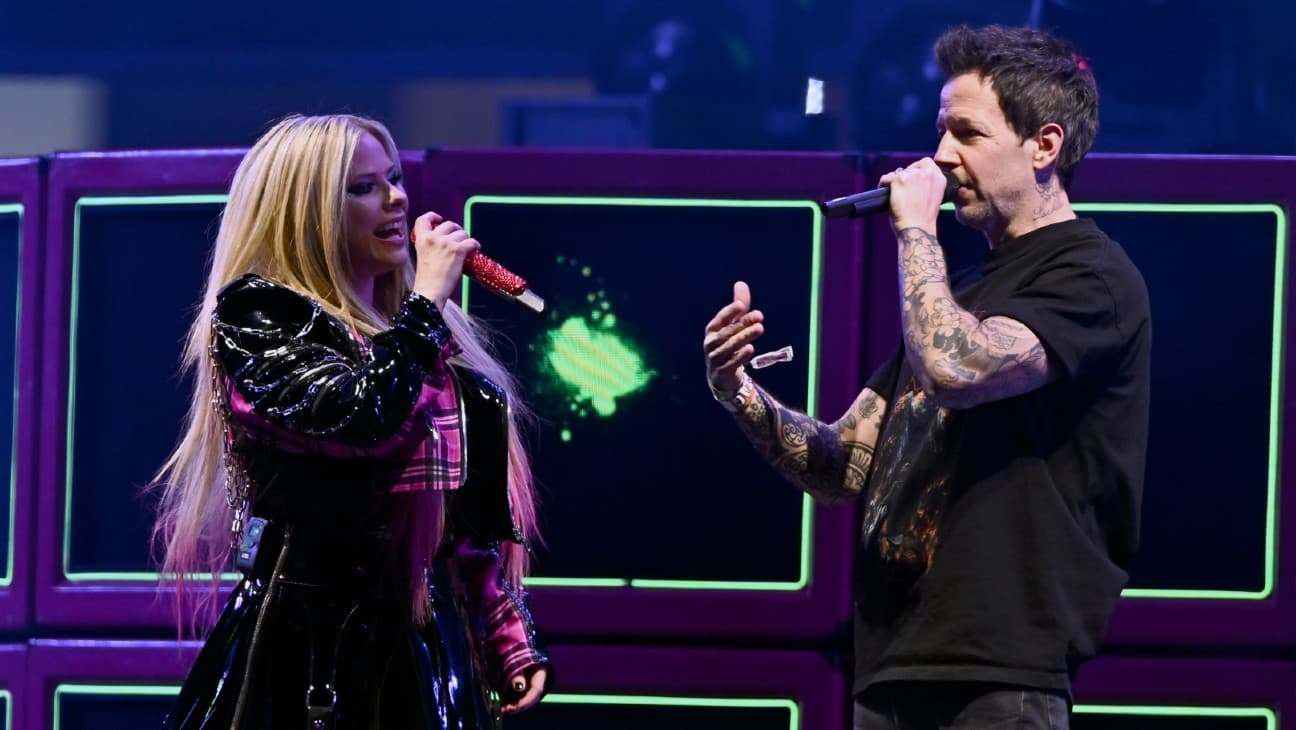 Blink-182, Avril Lavigne, Panik Performansı