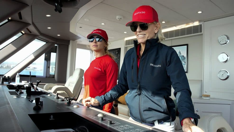 Captain Sandy Below Deck Med 10. Sezon 5. Bölüm, Housewives Crossover