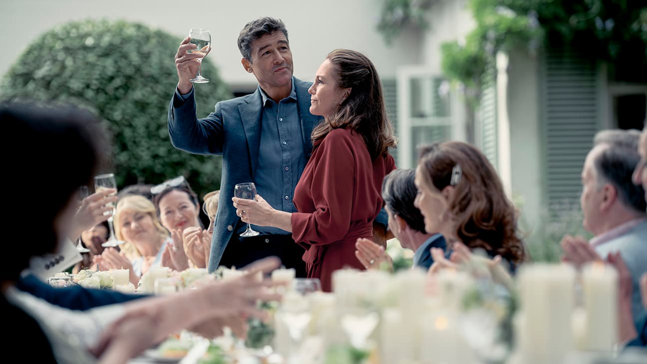 Diane Lane ve Kyle Chandler Harika Bir Kadroya Başrol Ediyor