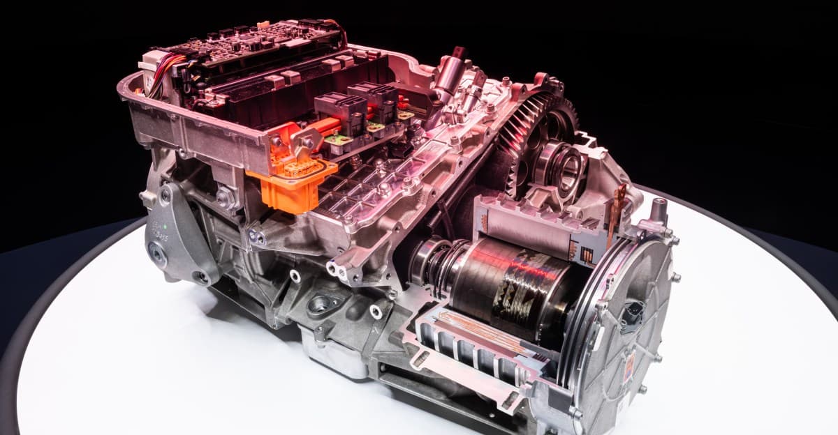 Ferrari, yaklaşmakta olan 1000hp'lik EV'nin cesaretini ortaya koyuyor
