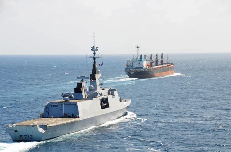 Fransız Donanması, Rus “Gölge-Fleet” gemisini NATO Airspace'e gizemli dronları başlattığından şüphelenen kaplar