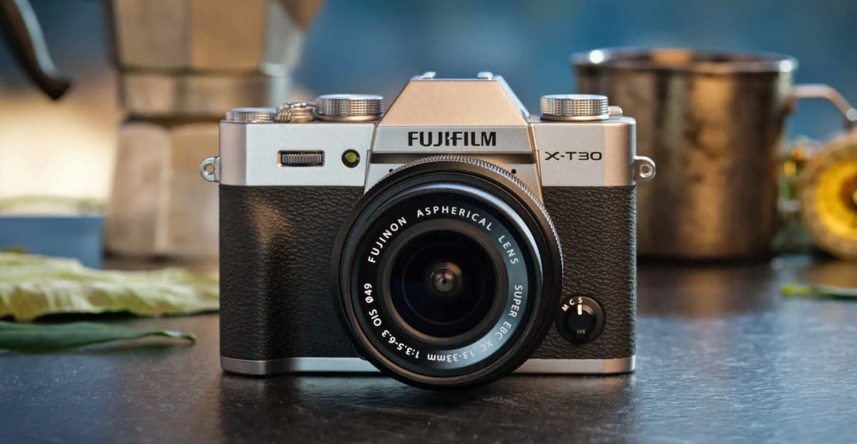 Fujifilm, X-T30'u 6K video ve film simülasyon kadranıyla güncelliyor
