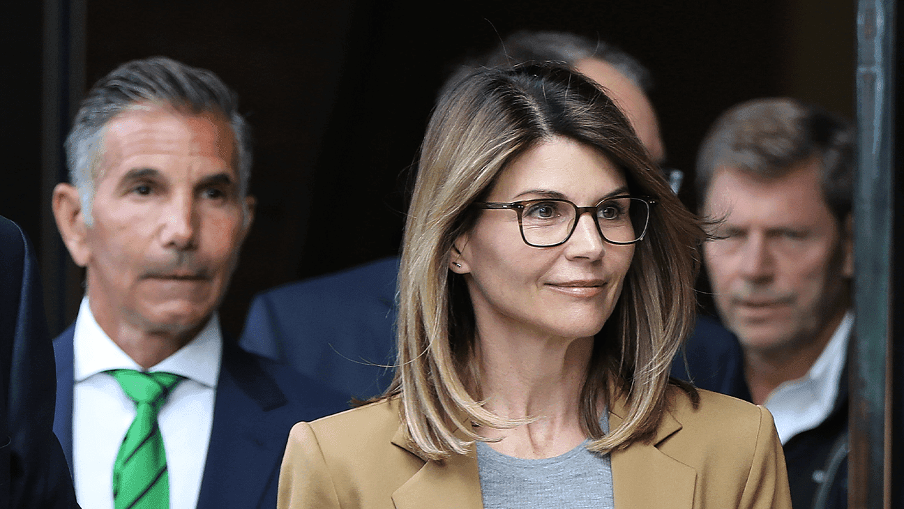 Lori Loughlin, Mossimo Giannulli 28 yıllık evlilikten sonra ayrıldı